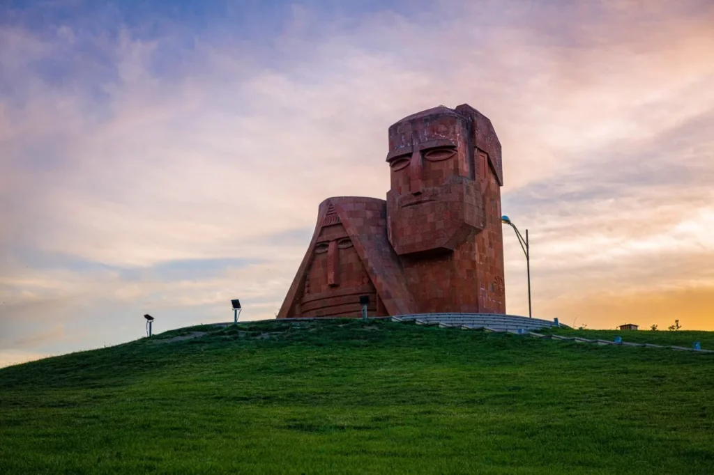 2023 թ. զոհերի հարազատները Կամո Վարդանյանից պահանջում են հանդես գալ մարտական գործողությունների վերաբերյալ հստակ հայտարարությամբ