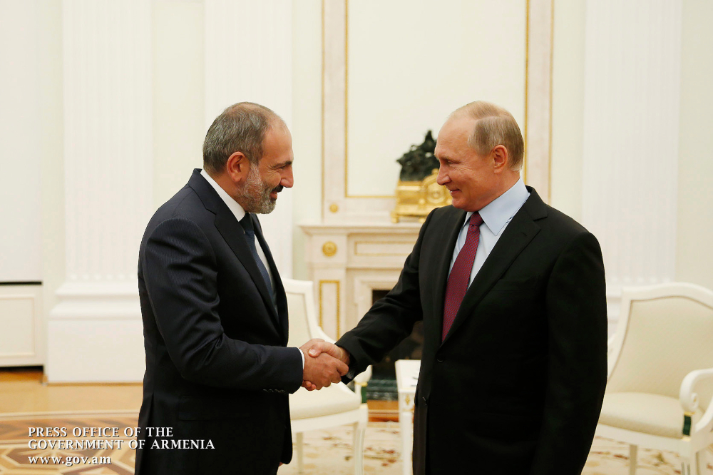 Владимир Путин поздравил Никола Пашиняна с днем рождения