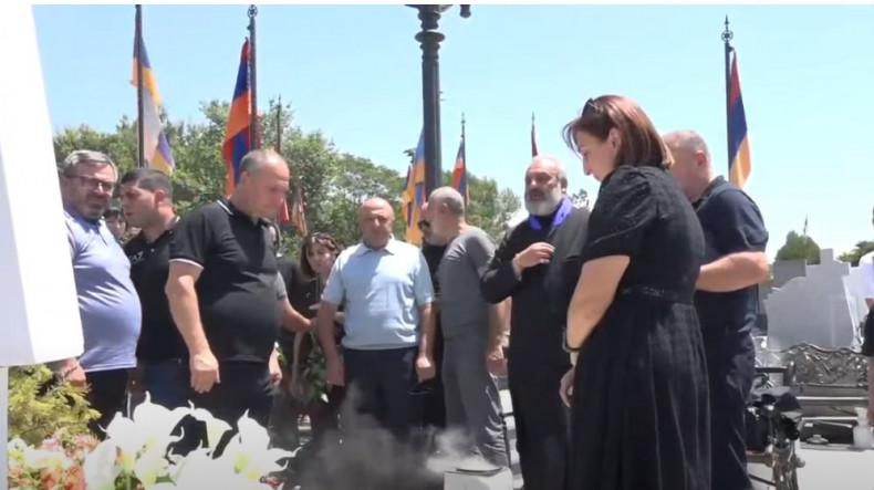  Բագրատ Սրբազանն այցելել է Եռաբլուր (ուղիղ)
