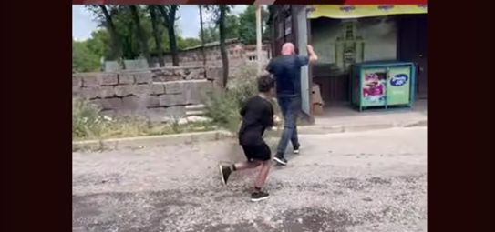 «Վա’յ, ես ձեր, վեդրո մը տվեք». ինչպես երեխաները ջրեցին Շիրակի մարզպետին