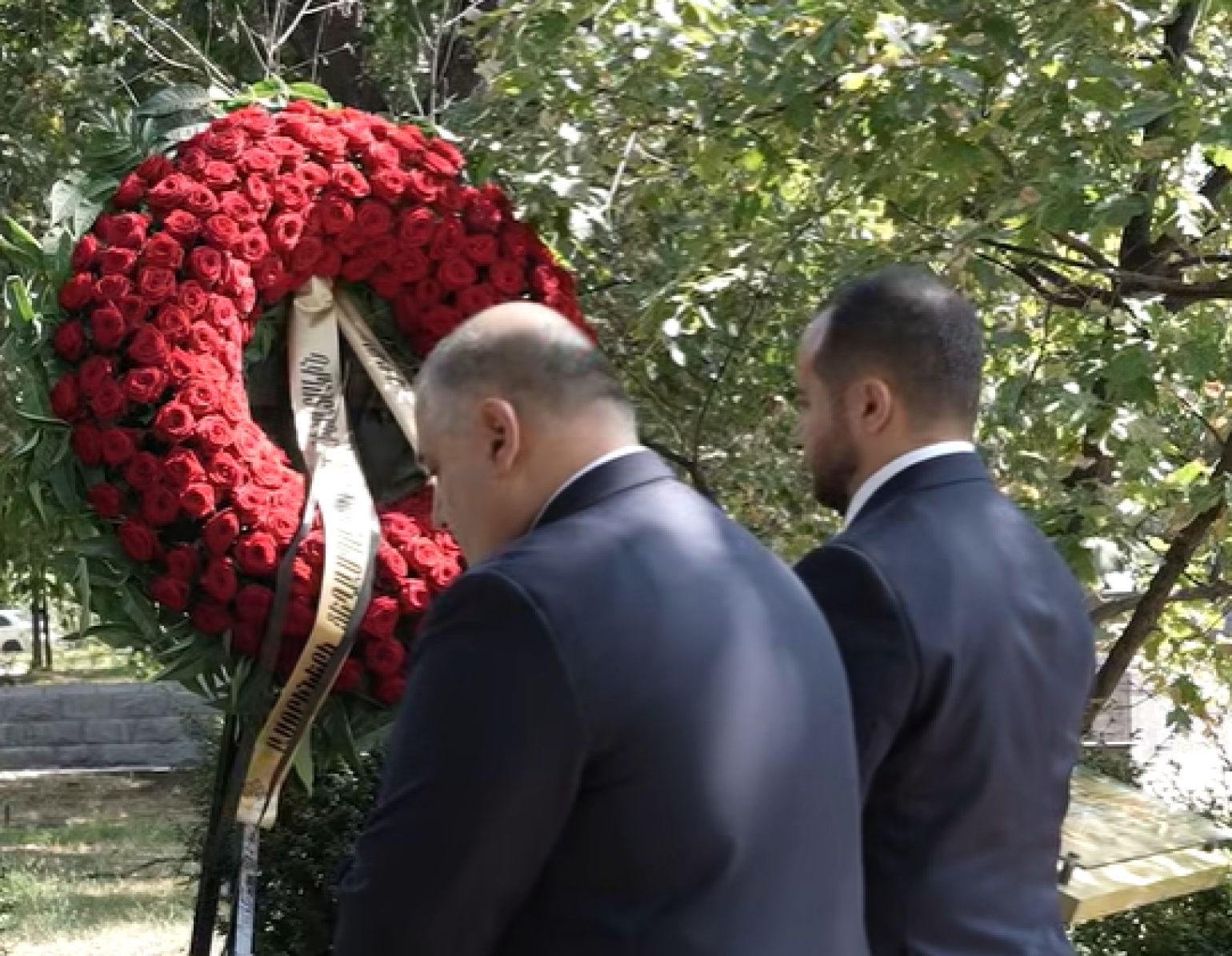 «Ուժեղ Հայաստան» խմբակցության պատգամավորները հարգանքի տուրք են մատուցել ասորի ժողովրդի ցեղասպանության զոհերի հիշատակին (տեսանյութ)