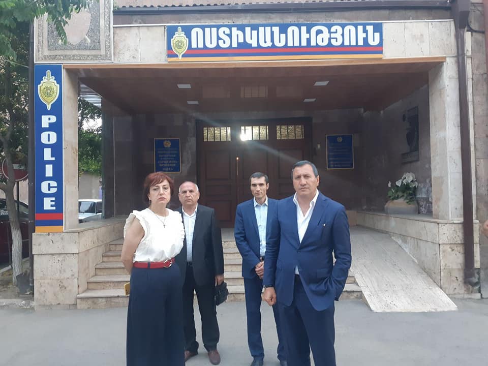Բերման են ենթարկվել Հայաստանի դեմոկրատական կուսակցության շտաբերի ղեկավարները. Արզաքանցյան