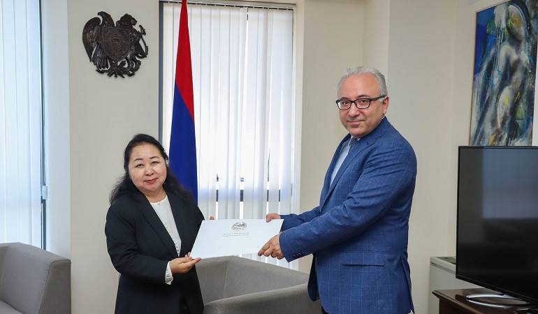 Լաոսի դեսպանն իր հավատարմագրերի պատճենն է հանձնել ՀՀ ԱԳ նախարարի տեղակալին