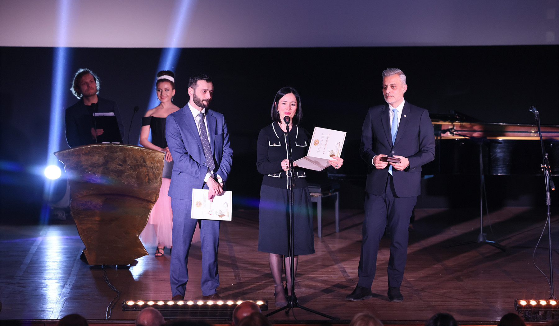 Հայ կինոյի օրվա կապակցությամբ ԿԳՄՍ նախարարը պարգևներ է հանձնել մի շարք կինոգործիչների և ոլորտի աշխատակիցների