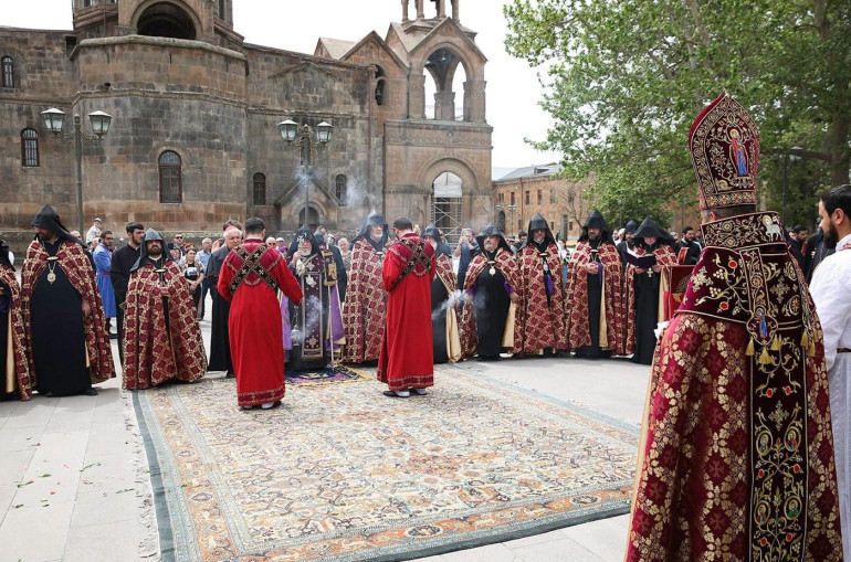 Մայր Աթոռ Սուրբ Էջմիածնում տեղի է ունեցել Հայոց ցեղասպանության սուրբ նահատակների ոգեկոչման արարողություն