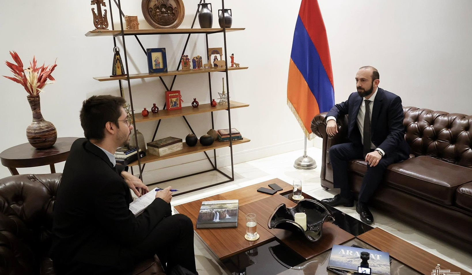 Մենք պատրաստ ենք անմիջապես սկսել խորհրդակցություններ խաղաղության պայմանագրի ստորագրման վայրի և ամսաթվի վերաբերյալ. Միրզոյան