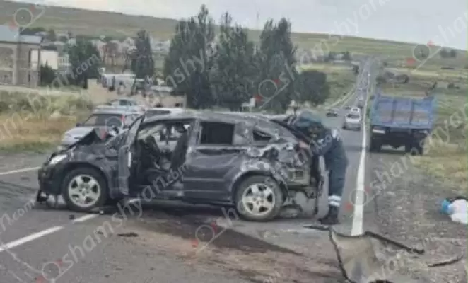 Գեղարքունիքի մարզում «Dodge Caliber»-ը բախվել է քարերին և հողաթմբերին, մի քանի պտույտ շրջվել ու հայտնվել ճանապարհի մեջտեղում. կա 1 զոհ, 4 վիրավոր