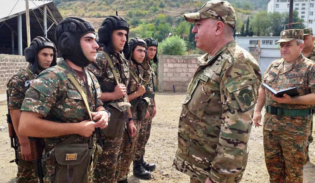 Պաշտպանության նախարար Արշակ Կարապետյանն այցելել է մի շարք զորամասեր