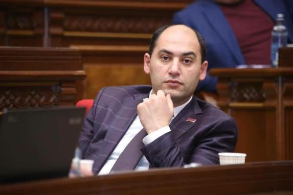 Խուզարկություն է կատարվում «Մայր Հայաստան» կուսակցության անդամ Մարտուն Գրիգորյանի տանը