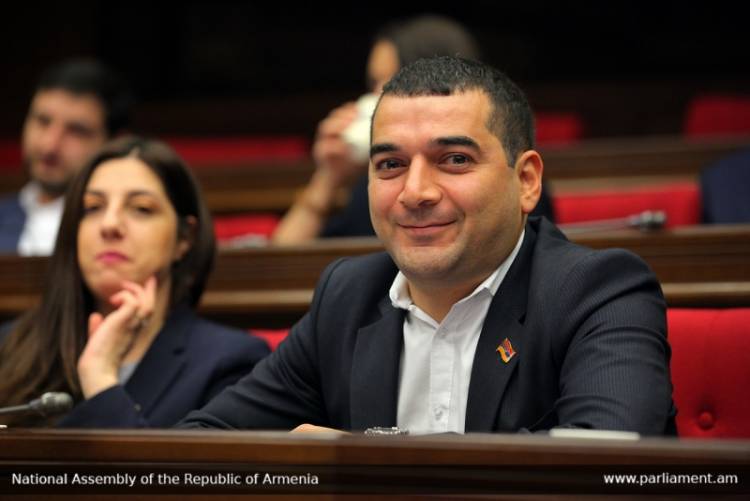 «Հրապարակ»․ Առաջ չամադաններով «Բաղրամյան 26» էին գնում, հիմա՝ «Դվին» ռեստորան