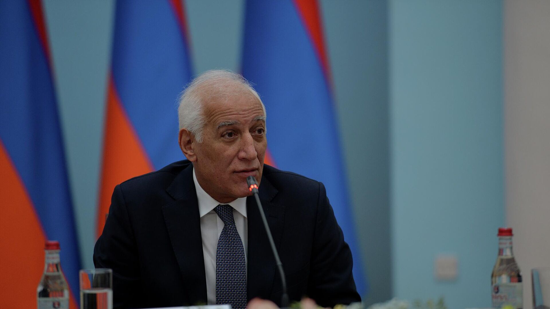 «Ոստիկանները ստիպված են եղել ուժ կիրառել». ՀՀ նախագահը` նախօրեին Բաղրամյան պողոտայում տեղի ունեցածի մասին