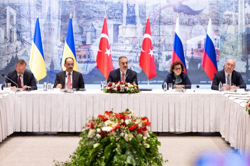 Ստամբուլում ավարտվել է Թուրքիայի, Ռուսաստանի և Ուկրաինայի պատվիրակությունների հանդիպումը