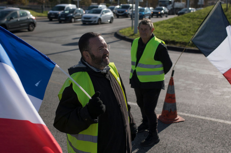 Մակրոնի ծննդյան օրը «դեղին բաճկոնները» Ֆրանսիայում բողոքի ցույցի են դուրս եկել