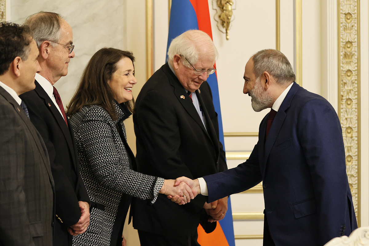 Ադրբեջանական ստորաբաժանումներն անհապաղ պետք է վերադառնան ելման դիրքեր. Դեյվիդ Փրայսը՝ Փաշինյանին