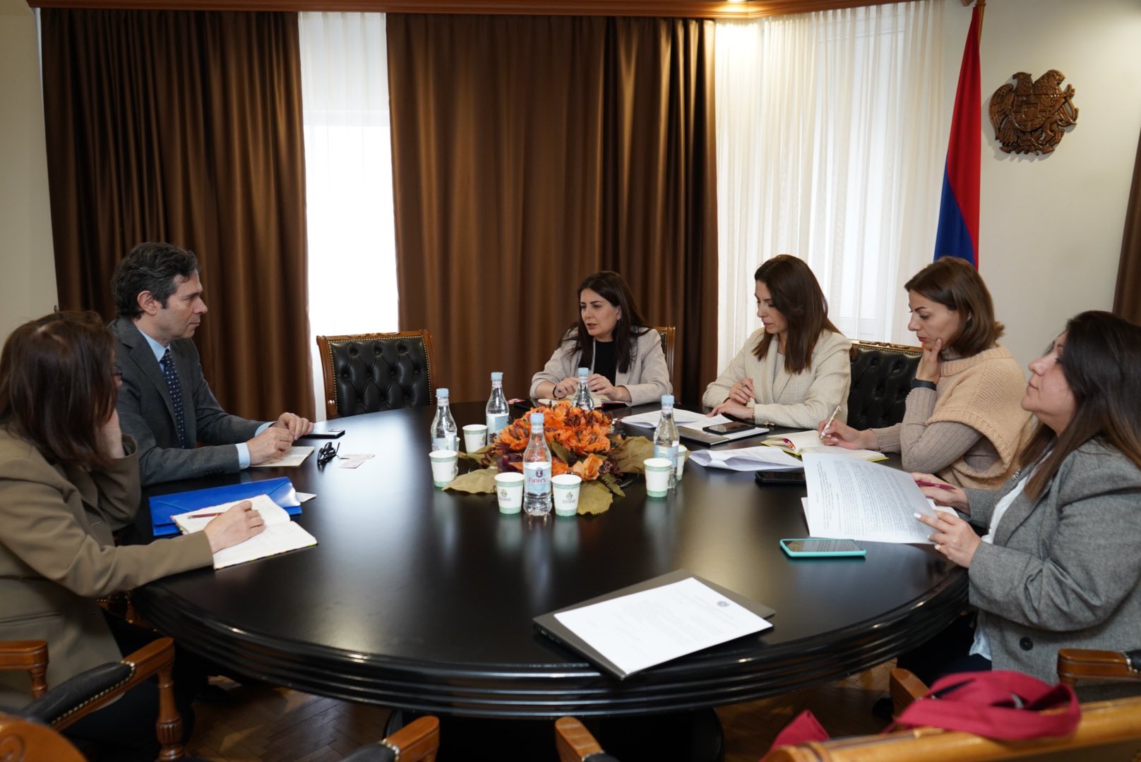 Զբոսաշրջության կոմիտեի նախագահը հանդիպել է Հայաստանում Հունասանի դեսպանի հետ