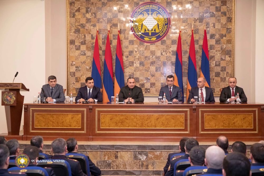 ՀՀ քննչական կոմիտեի նախագահ Արթուր Պողոսյանն անձնակազմին է ներկայացրել նորանշանակ տեղակալին