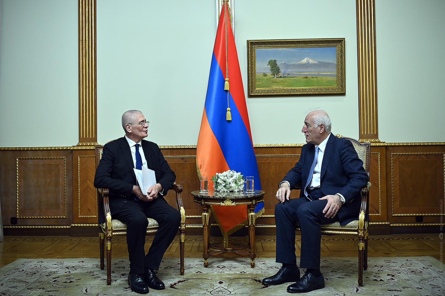 Վահագն Խաչատուրյանը Հայաստանում Ռումինիայի դեսպանի հետ քննարկել է Երևան-Բուխարեստ ուղիղ թռիչքների կարևորությունը