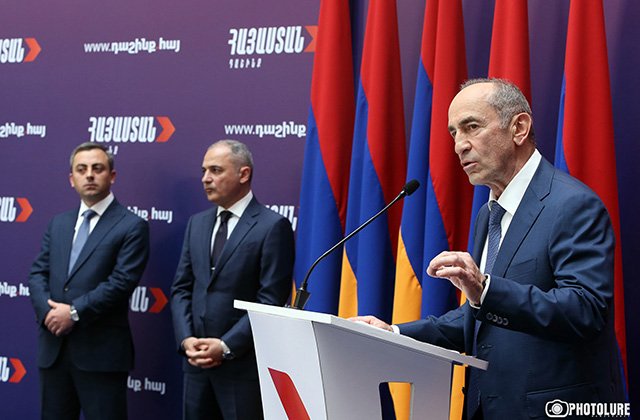 Քոչարյանն առանձնակի բծախնդրությամբ է կազմում ցուցակը. Ովքեր են առաջին երեք կին թեկնածուները․ «Հրապարակ»