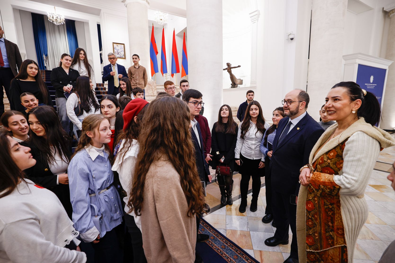 Արայիկ Հարությունյանը Կառավարությունում ընդունել է 112 ավագ դպրոցի մի խումբ աշակերտների
