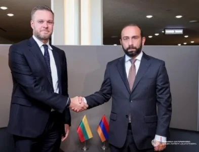 Мирзоян заявил главе МИД Литвы о необходимости сдерживать Азербайджан от этнической чистки в Арцахе