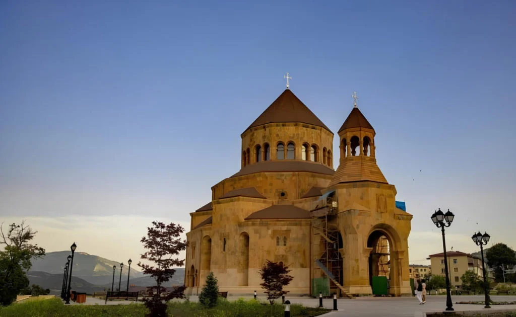 Միջազգային կառույցներով պետք է գործենք. Սուքիասյանը` Արցախի եկեղեցիների nչնչшցման մասին