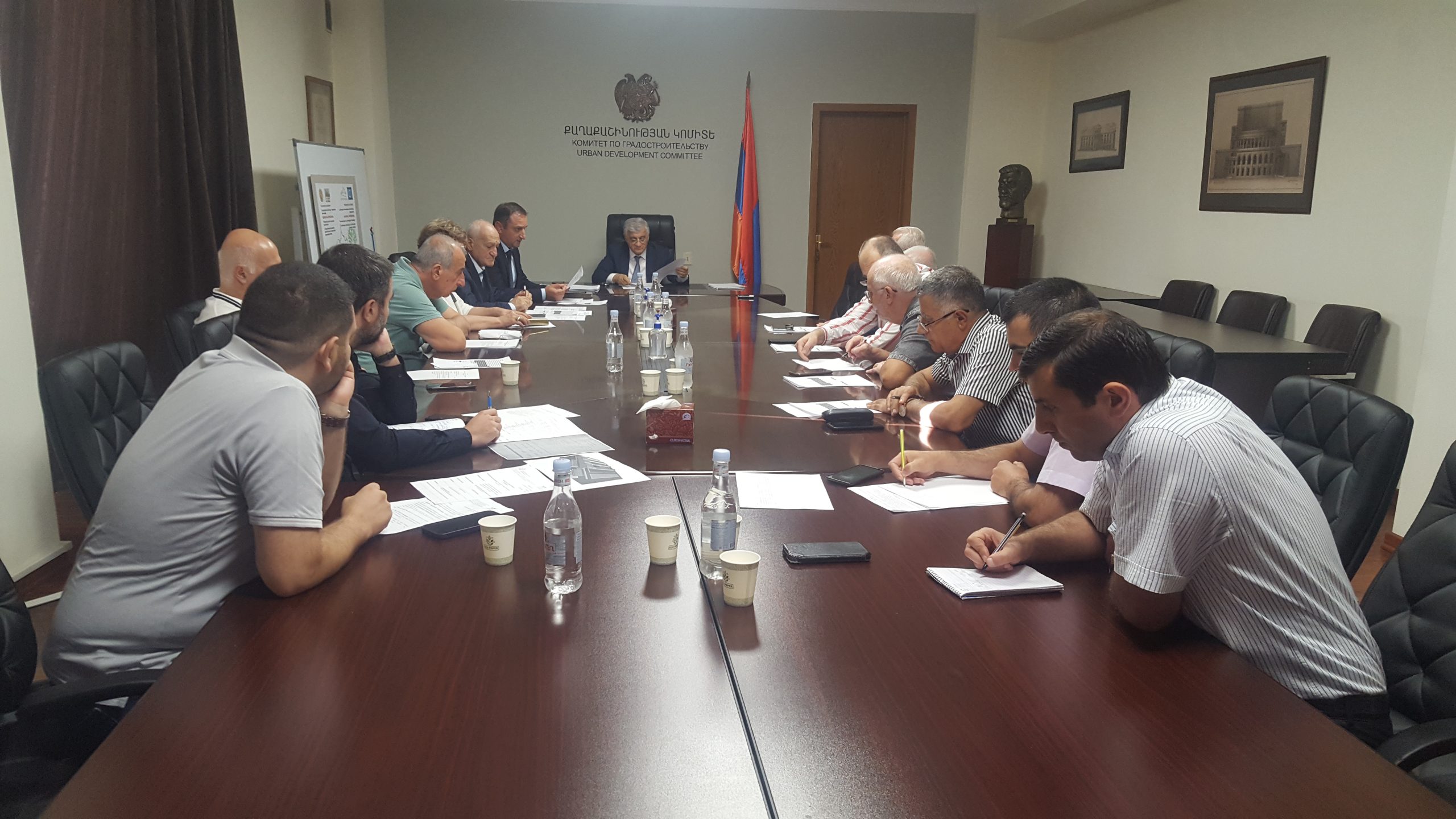 Քաղաքաշինության կոմիտեում տեղական արտադրողի հետ քննարկվել է ցեմենտի որակի խնդիրը