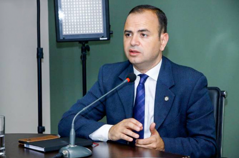 Իմ կինը մի բյուրոկրատից մյուս բյուրակրատ պետք է վազվզի. Զարեհ Սինանյանը՝ Փաշինյանի կողմից հրապարակված նամակի մասին