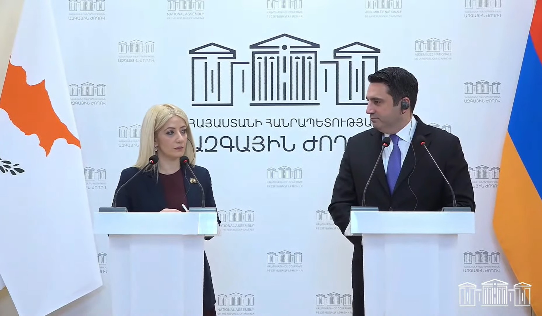 Փորձում ենք աջակցել. Անիտա Դիմիտրիուն՝ ԼՂ-ից տեղահանվածների հետ հանդիպման մասին