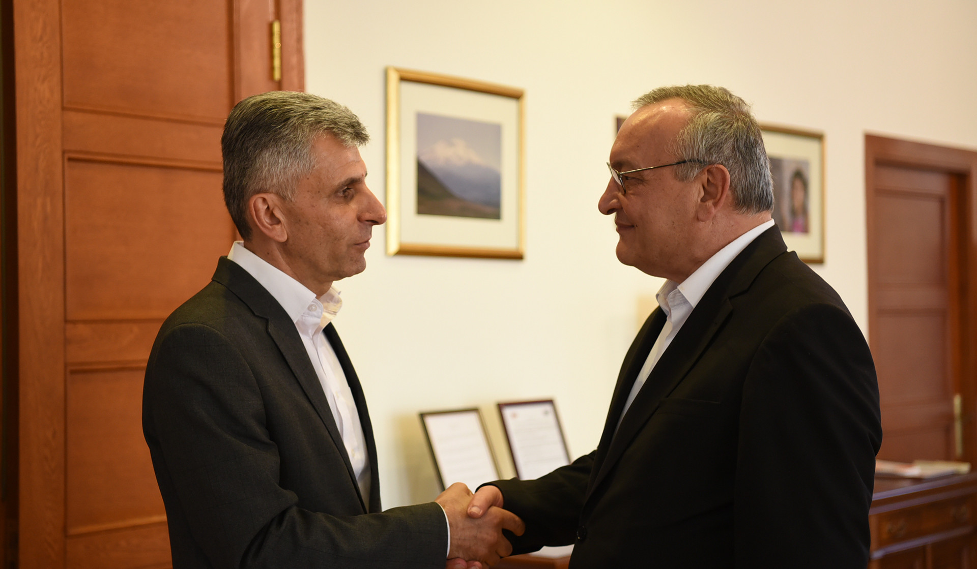Արթուր Թովմասյանը ԼՂ ԱԺ նորընտիր նախագահին է փոխանցել խորհրդարանի ղեկավարի պարտականությունները