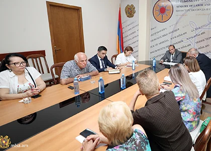 Նարեկ Մկրտչյան ՀԿ-ների հետ քննարկել է հայ փախստականների եւ բռնի տեղահանվածների խնդիրները