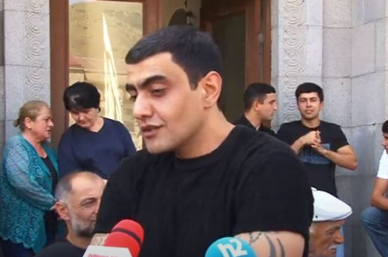«Բազմոցին նստել և ստատուսները գրելը ամենահեշտ գործն է». Առուշ Առուշանյանն՝ իրեն քննադատողներին