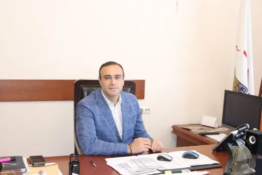 Աջափնյակ վարչական շրջանի ղեկավարը հայտնել է լիազորությունները դադարեցնելու մասին