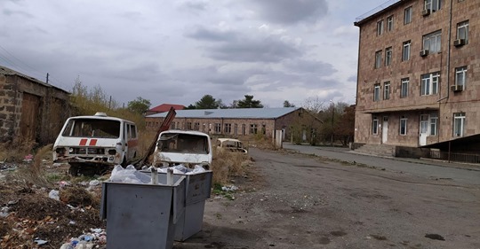 «Արմավիրի ԲԿ»-ի մետաղի ջարդոնի վերածված շտապօգնության ավտոմեքենաները կրկին կփորձեն վաճառել