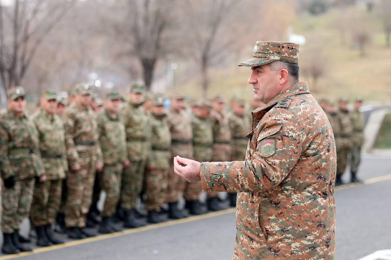 ԶՈւ ԳՇ պետ, գեներալ-լեյտենանտ Էդվարդ Ասրյանը հետևել է «Շարային պատրաստություն» առարկայի քննությանը