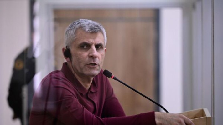 Այսօր Բաքվում կեղծ դատավարության ժամանակ հարցաքննել են Դավիթ Իշխանյանին