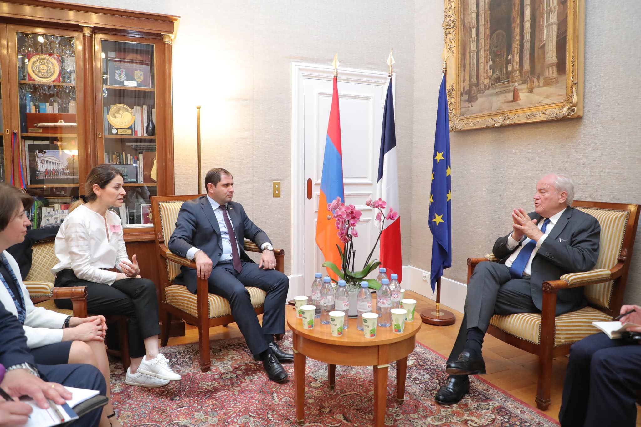 Պապիկյանը հանդիպել է Ֆրանսիայի Սենատի արտաքին հարաբերությունների, պաշտպանության և զինված ուժերի հանձնաժողովի նախագահի հետ