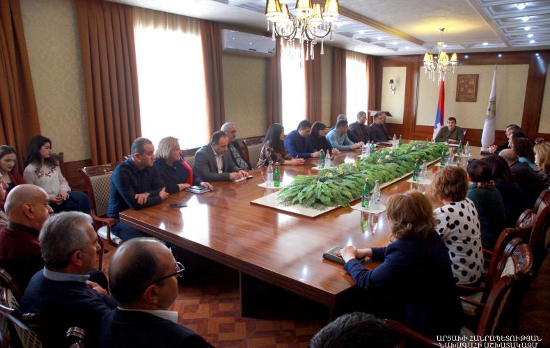 Ավելացվելու են բնակարանային շինարարության ծավալները. Հարությունյանն այցելել է Ստեփանակերտի քաղաքապետարան