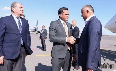 Հայաստան է ժամանել Ղրղզական Հանրապետության Ժոգորկու Քենեշի նախագահը
