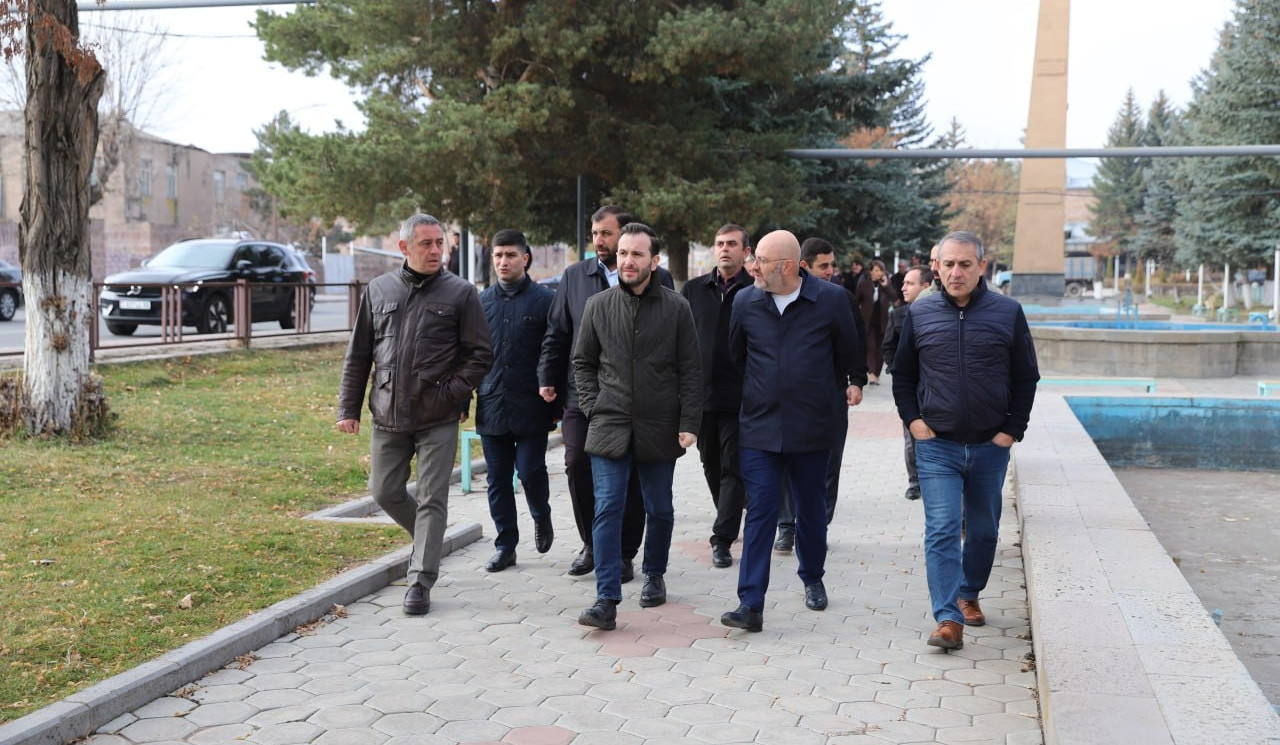 Շիրակի մարզում լայնածավալ շինարարական աշխատանքներ են. մարզպետն ու ՔՊ պատգամավորները շրջայց են կատարել