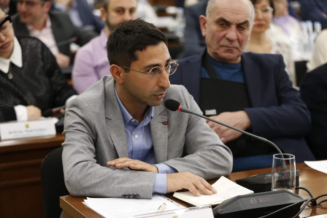 Կենտրոնի թաղապետն իր բիզնեսը հավատարմագրային կառավարման է հանձնել պետական և քաղաքային մրցույթների մշտական հաղթող ՍՊԸ-ին․ Գրիգորյան 