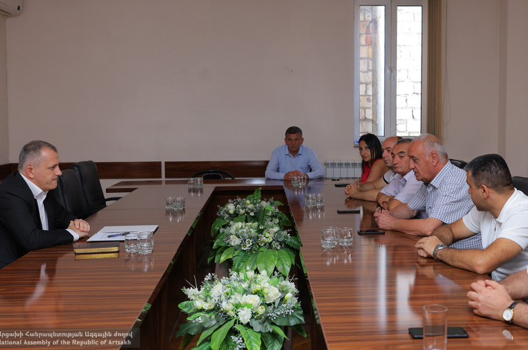 ԱՀ պետնախարար Սամվել Շահրամանյանը ԱԺ խմբակցությունների հետ քննարկել է առաջիկայում սպասվող նախագահի ընտրությունը