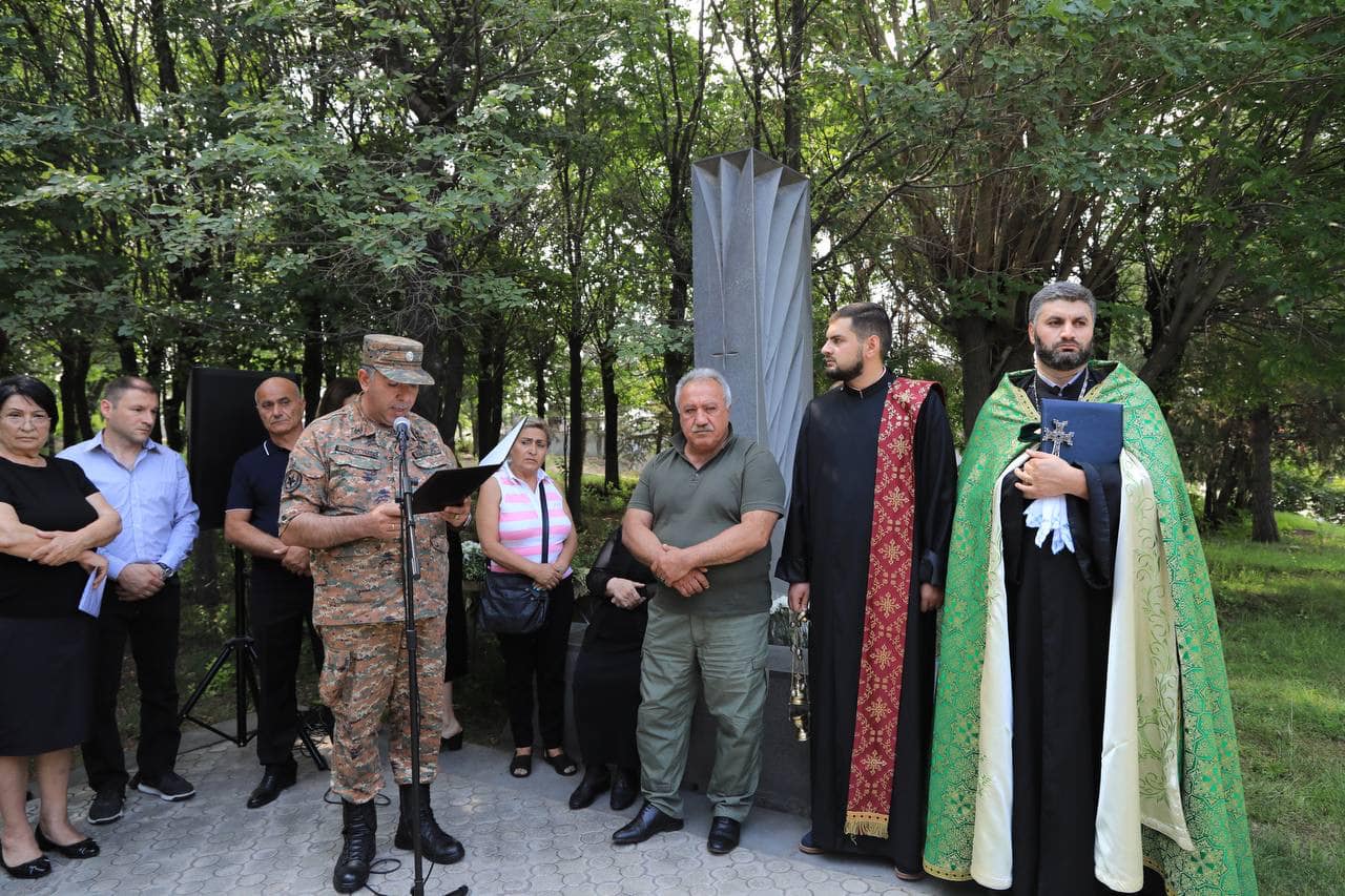 По случаю Дня памяти пропавших без вести воинов-освободителей в военном пантеоне «Ераблур» состоялась церемония памяти и поминовения