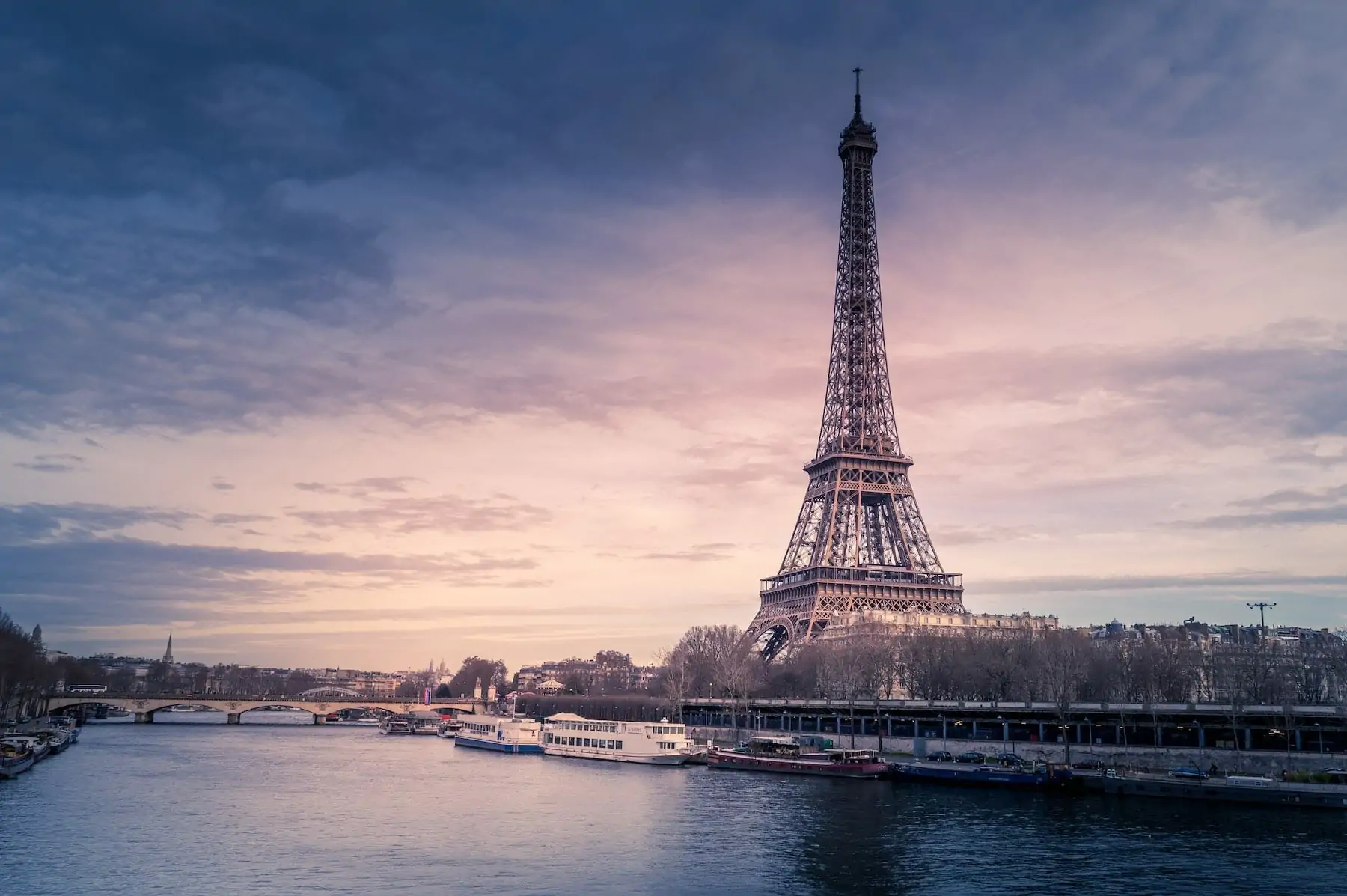 Նահանջ տարվա պատճառով Փարիզում մի քանի ժամով մարել են փողոցների լույսերը