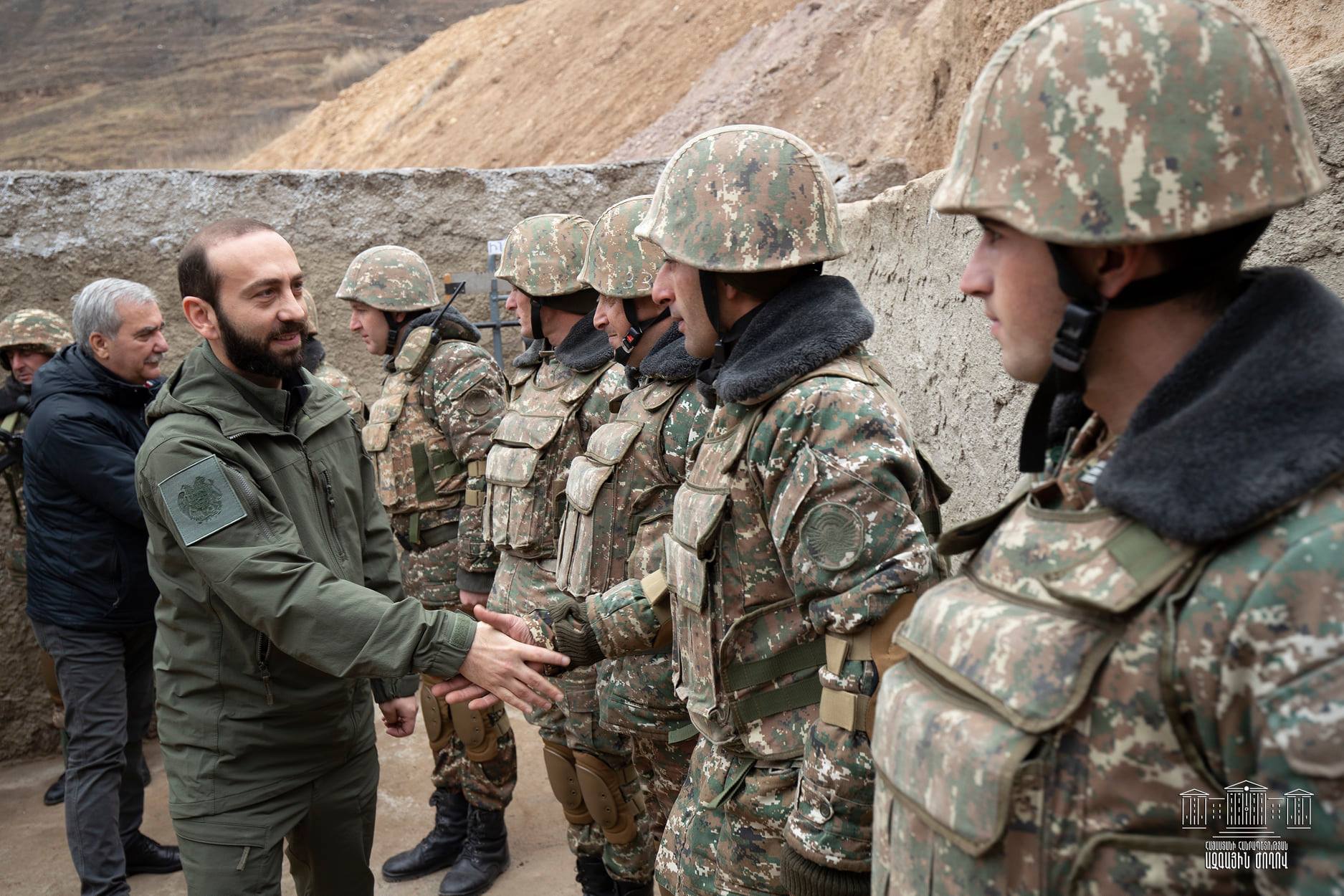 Խաղաղ լուսաբացներ դիմավորեք, տղերք. ԱԺ նախագահն այցելել է դիրքեր