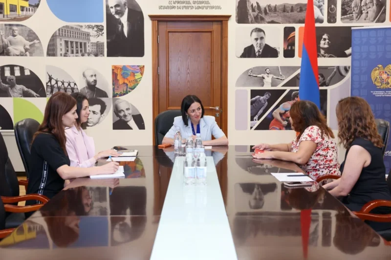 Անդրեասյանն ընդունել է մանկավարժների