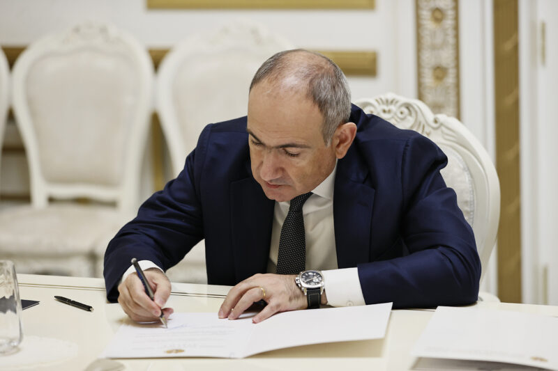 Փաշինյանը պաշտոնից ազատել է Ֆինանսների փոխնախարարի ժամանակավոր պաշտոնակատարին