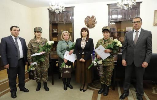 Գարնանային տոների առթիվ իրակցի երեք զինվորական կանայք պարգևատրվել են