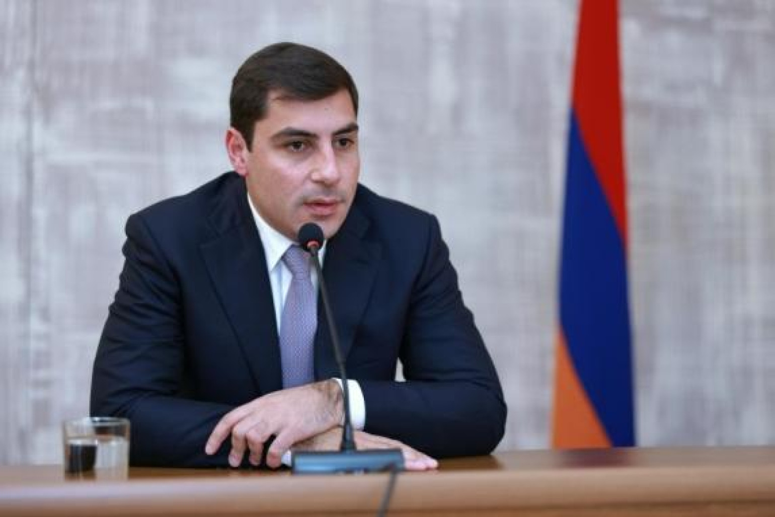 Նարեկ Նալբանդյանը չի կարող գնել «Ջերմուկ գրուպը», այն չի վաճառվում. Արսենյան