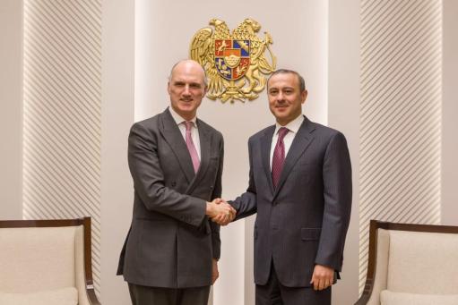 Армен Григорян и Лео Докерти обсудили геополитические и региональные вопросы безопасности