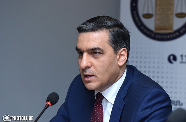 Ճակատենի այս տնից վերեւ` սարի վրա, ադրբեջանական դիտակետ է, ընտանիքը զրկվել է եկամտից. ՄԻՊ-ը լուսանկար է հրապարակել